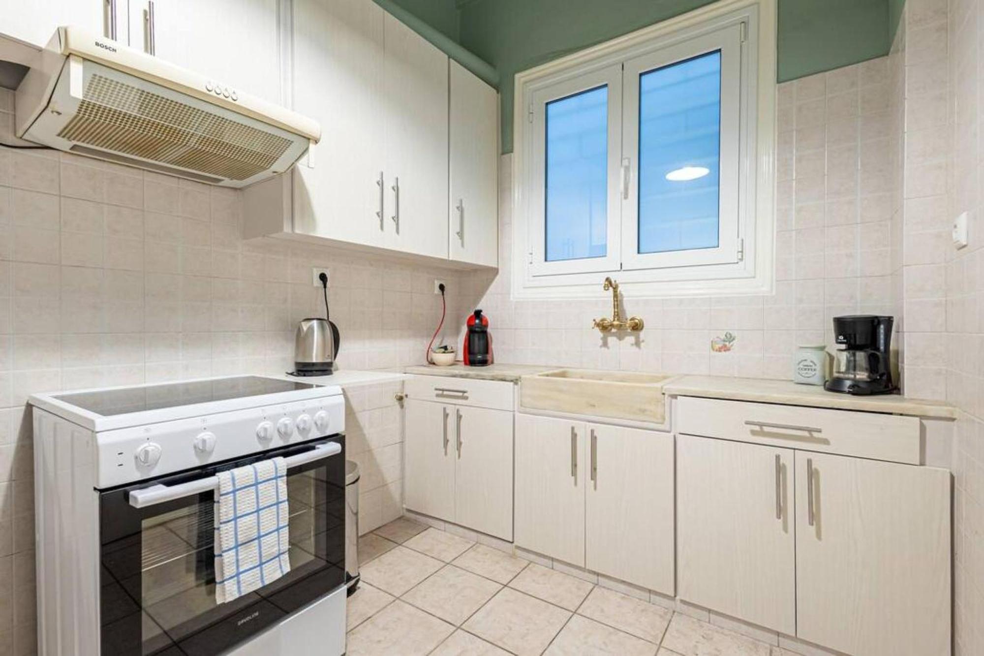 Acropolis Stylish 2br - Center Of